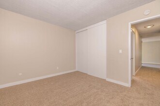 Villa Knolls Apartments in La Mesa, CA - Building Photo - Building Photo