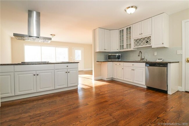 198 Macon Dr in Bridgeport, CT - Building Photo - Building Photo