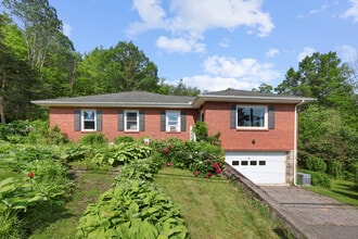 98 Aetna Ave in Torrington, CT - Building Photo - Building Photo