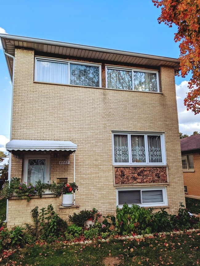 property at 4447 N Melvina Ave