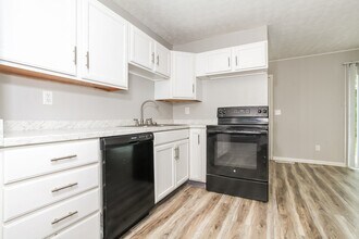 803 Crowden Dr in Cincinnati, OH - Building Photo - Building Photo