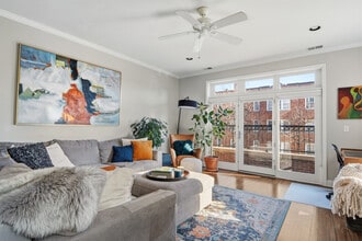 1836 W Foster Ave, Unit 2W in Chicago, IL - Building Photo - Building Photo