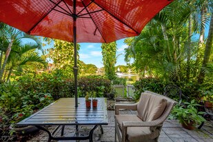 1810 Bald Eagle Dr, Unit 1810 A in Naples, FL - Building Photo