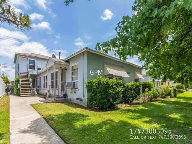 property at 1614 N Hollywood Way