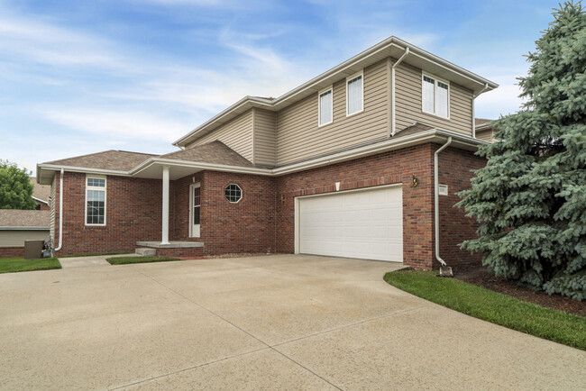 Cascade Pines Duplexes in Lincoln, NE - Building Photo - Building Photo