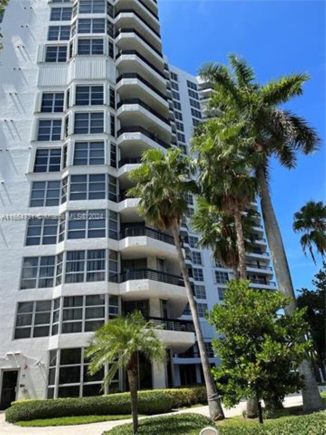 3400 NE 192nd St, Unit 1902 in Aventura, FL - Building Photo - Building Photo