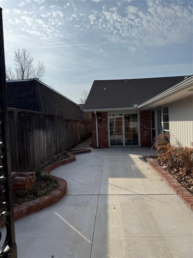 2520 NW 62nd St in Oklahoma City, OK - Building Photo - Building Photo