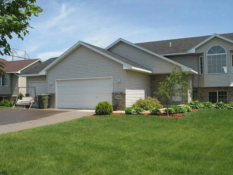 9734 Summit Ct in Monticello, MN - Building Photo