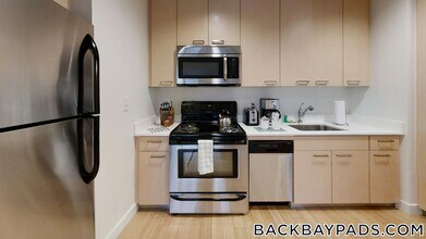 1085 Boylston St in Boston, MA - Foto de edificio - Building Photo