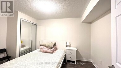 3462 Clayton Trl in Oakville, ON - Building Photo - Building Photo