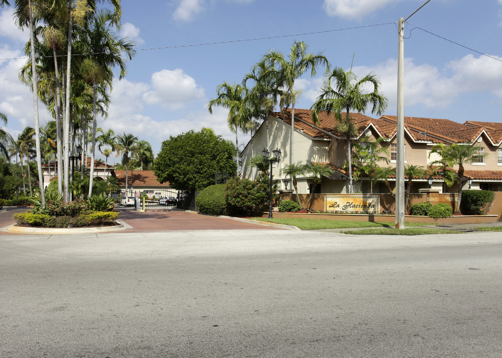 La Hacienda Country Club in Hialeah, FL - Building Photo