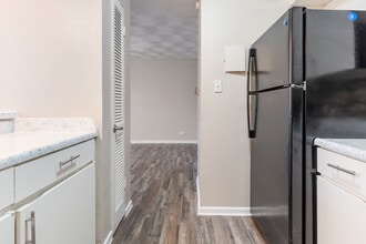 Southgate Manor Apartments in Fort Worth, TX - Building Photo - Building Photo