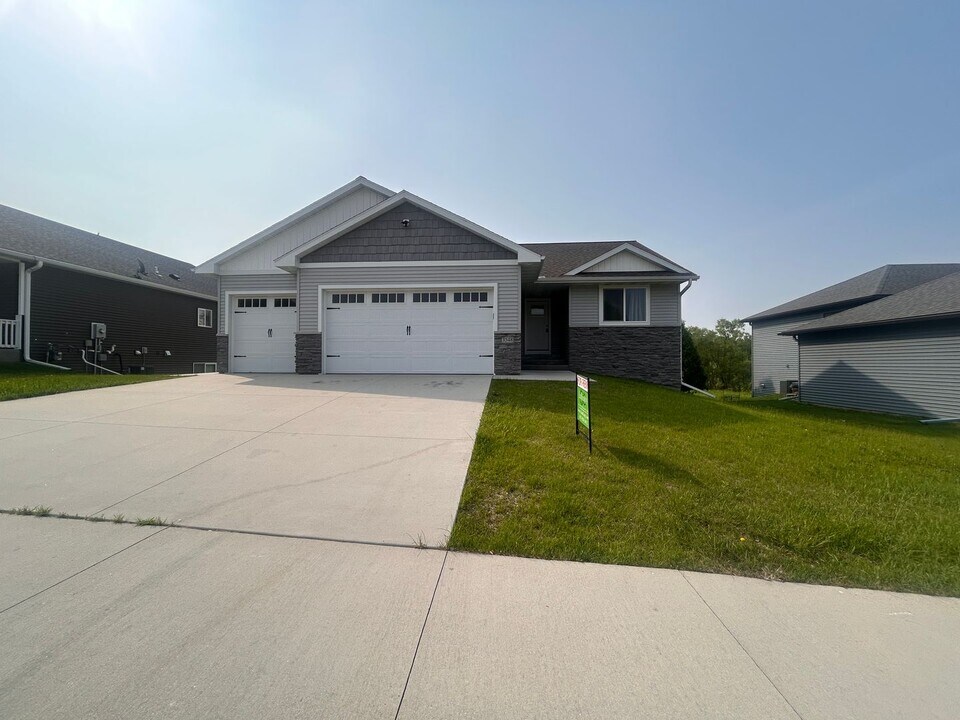 3548 Bridgeview Dr SE in Rochester, MN - Building Photo
