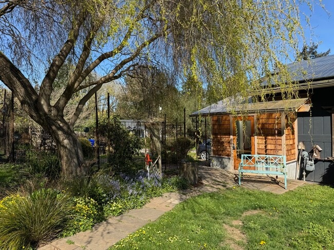 23507 Vashon Hwy SW in Vashon, WA - Building Photo - Building Photo