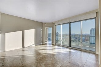 222 Karen Ave in Las Vegas, NV - Building Photo - Building Photo