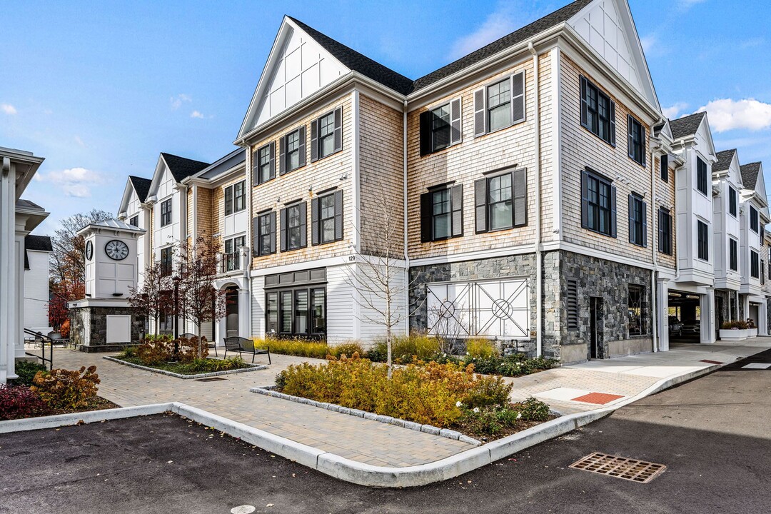 Metro Star - Metro on Broad in Milford, CT - Building Photo