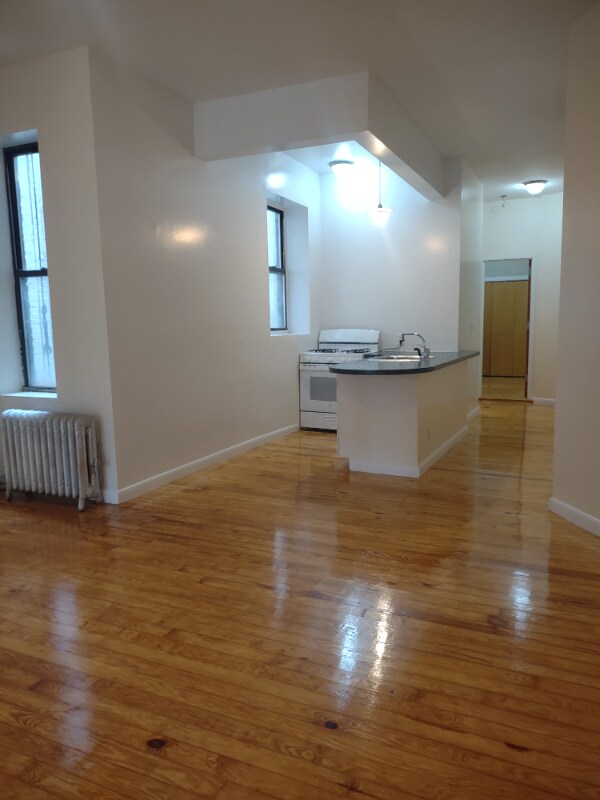 W. W 111th St in New York, NY - Building Photo - Building Photo