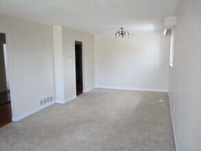 903 King St E in Oshawa, ON - Building Photo - Building Photo