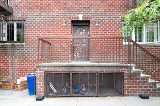 53 Taaffe Pl in Brooklyn, NY - Building Photo - Building Photo