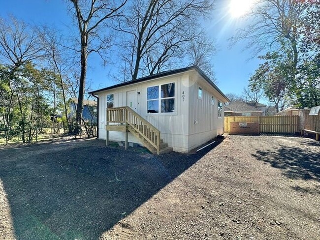 407 E Noble St in Tyler, TX - Building Photo - Building Photo