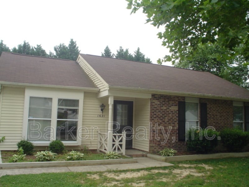 1621 River Knoll Dr in Raleigh, NC - Building Photo