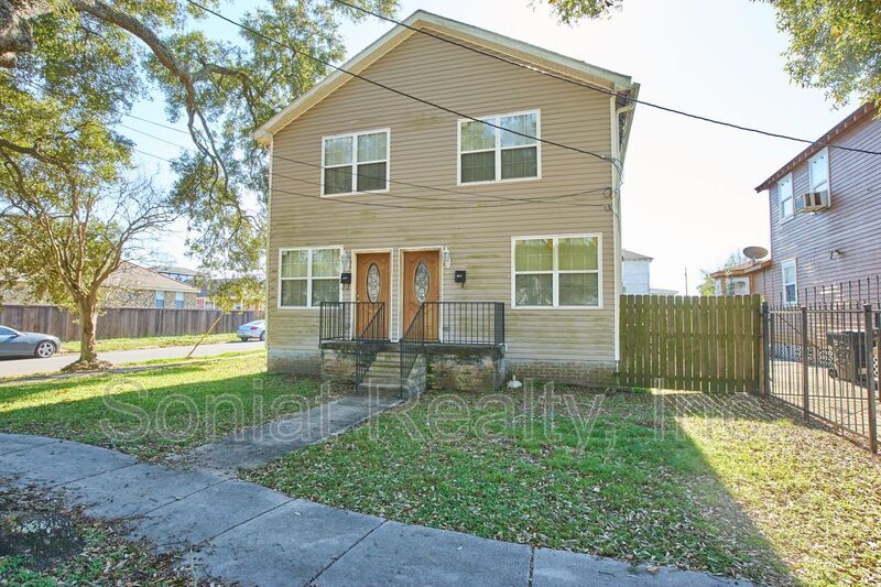 1874 Mirabeau Ave in New Orleans, LA - Foto de edificio