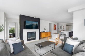 1160 Oxford St in White Rock, BC - Building Photo - Building Photo