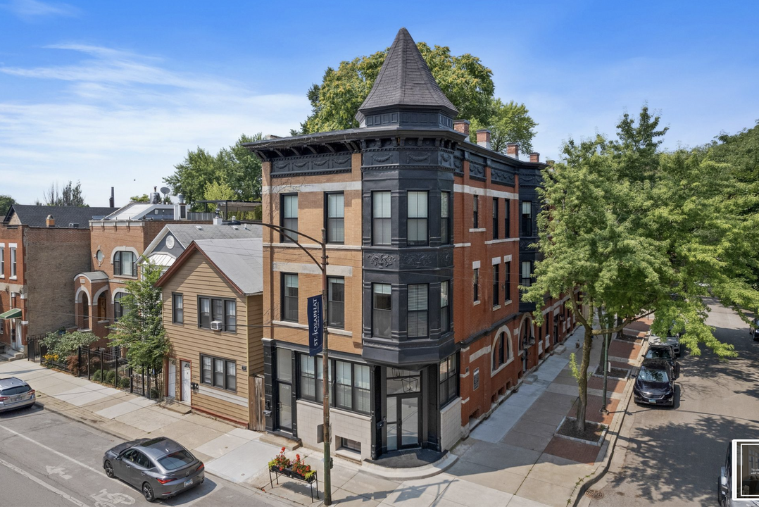 1402 W Belden Ave, Unit 1407-2 in Chicago, IL - Building Photo