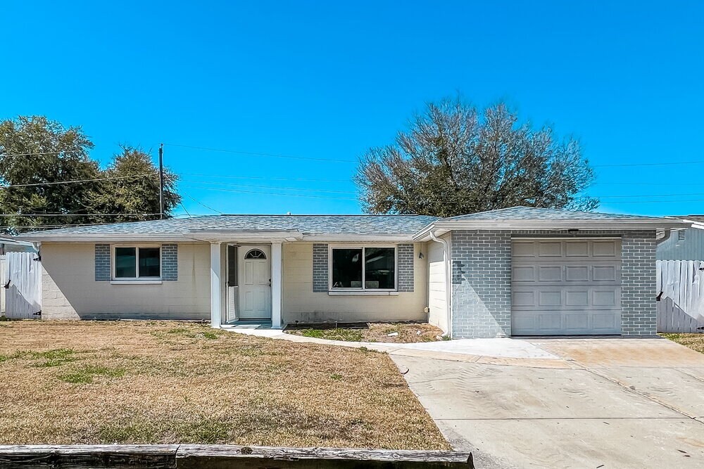 2553 Chancery Dr in Holiday, FL - Building Photo