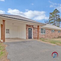 7087 Cypress St in West Monroe, LA - Building Photo