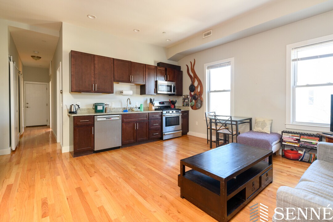 308 Western Ave in Cambridge, MA - Building Photo
