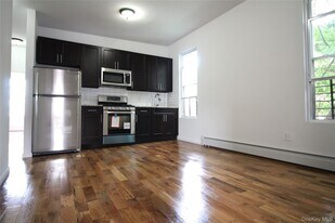 291 Bonner Pl in Bronx, NY - Building Photo