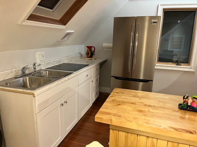 8 Bunting Ln, Unit Yolanda Giraldo in Levittown, NY - Foto de edificio - Building Photo