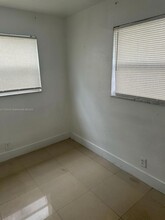 2841 NW 13th Ct in Fort Lauderdale, FL - Building Photo - Building Photo