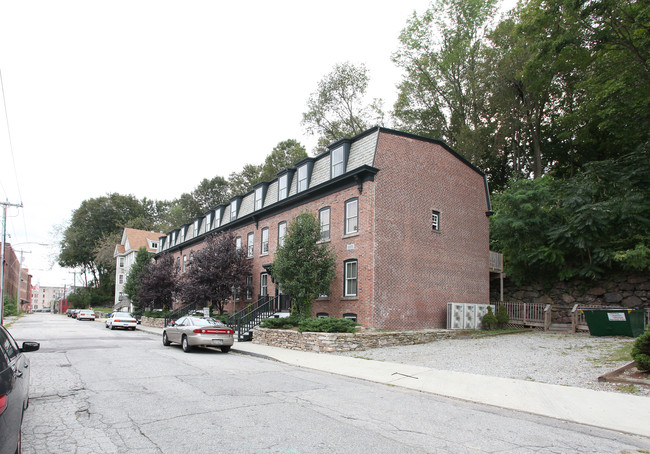 88-98 Chestnut St in Norwich, CT - Foto de edificio - Building Photo