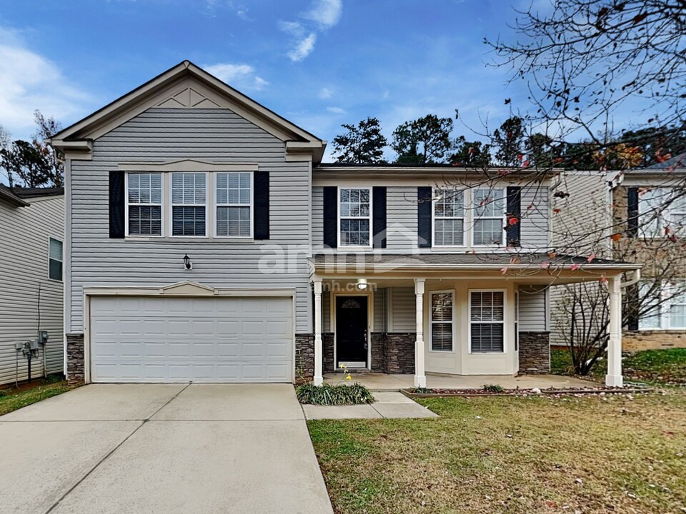 1319 Waterlily Ln in Charlotte, NC - Building Photo