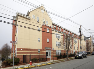 Valley View Apartments in Orange, NJ - Building Photo - Building Photo