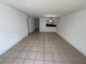 7000 NW 186th St in Hialeah, FL - Building Photo - Building Photo