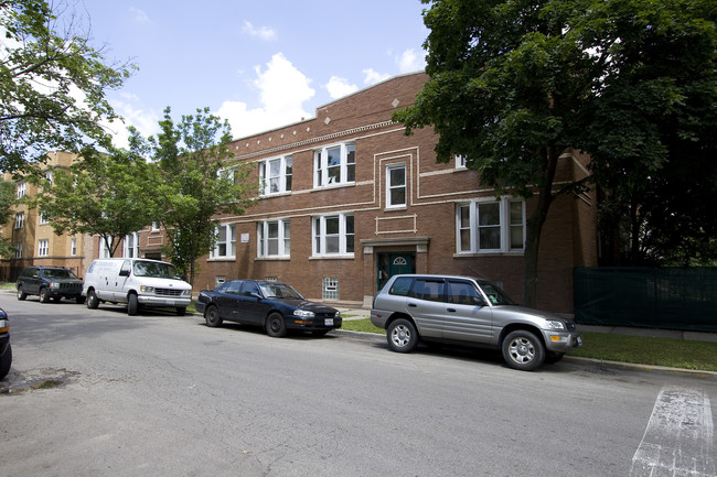 3802 W Altgeld St in Chicago, IL - Building Photo - Building Photo