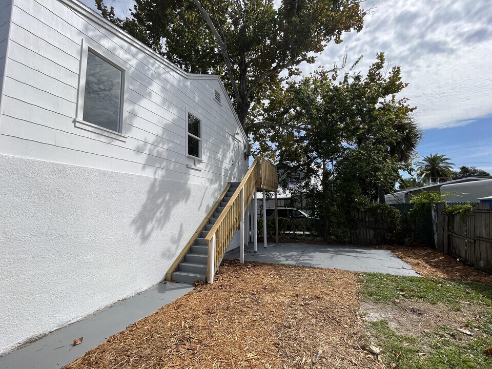 615 Dora St in New Smyrna Beach, FL - Building Photo