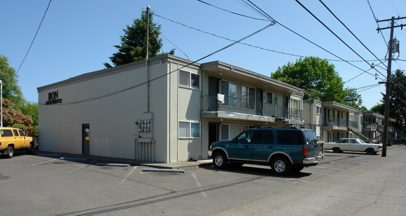 1000-1055 W 7th Ave in Eugene, OR - Building Photo