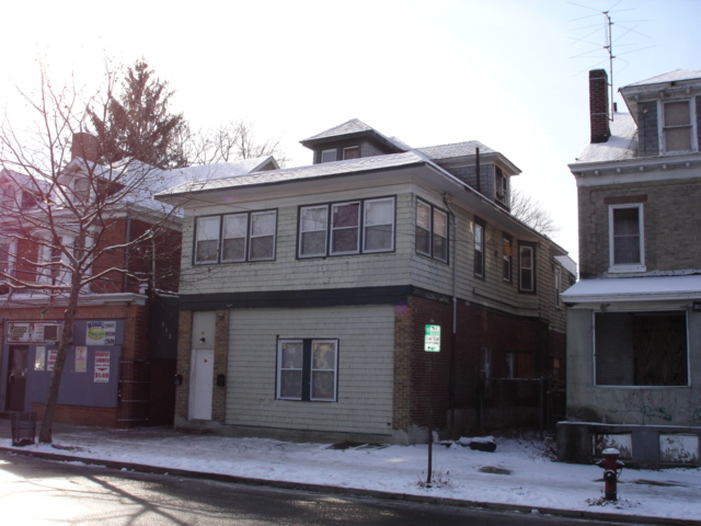 813 Stuyvesant Ave in Trenton, NJ - Building Photo