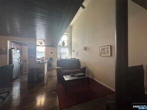 464-470 Central Ave, Unit B9 in Jersey City, NJ - Foto de edificio - Building Photo