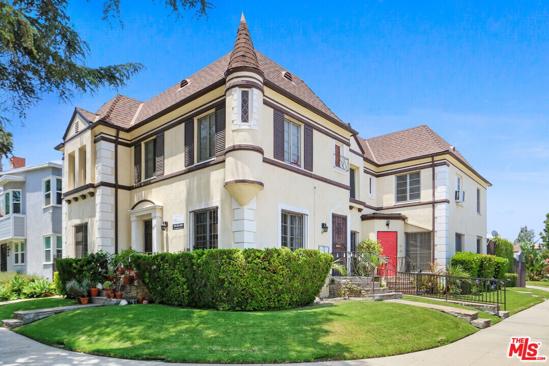 3301 Stocker St W in Los Angeles, CA - Building Photo