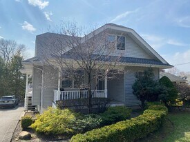 107 Garside Ave, Unit #1 in Wayne, NJ - Building Photo