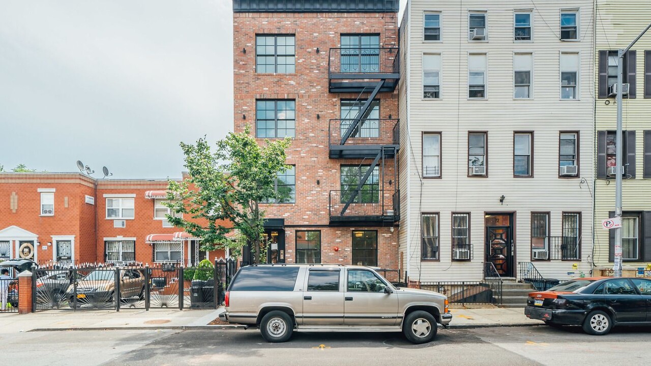 74 Bleecker St in Brooklyn, NY - Building Photo