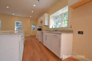 43 Matchett St, Unit 2 in Boston, MA - Building Photo