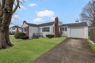 33 Moorland Ave in Providence, RI - Building Photo - Building Photo