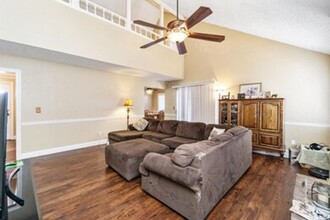 260 W Fremont Ave in Clovis, CA - Building Photo - Building Photo