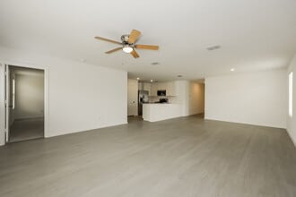 2201 La Vis Ln, Unit 113 in Fort Worth, TX - Foto de edificio - Building Photo